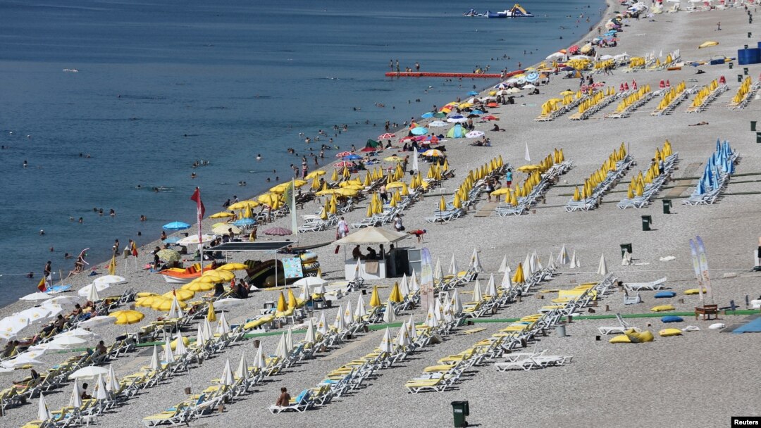 Pantai di kota Antalya, Turki merupakan salah satu tujuan populer bagi wistawan Jerman (foto: ilustrasi).