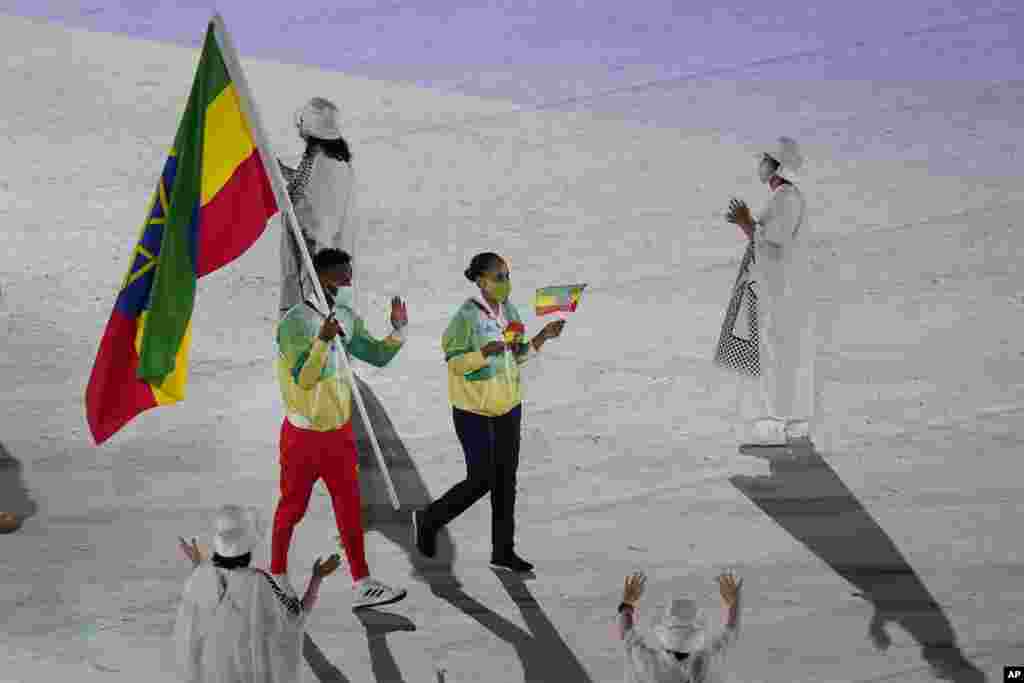 Abdelmalik Muktar, of Ethiopia, carries his country&#39;s flag during the opening ceremony in the Olympic Stadium at the 2020 Summer Olympics, Friday, July 23, 2021, in Tokyo, Japan. (AP Photo/Patrick Semansky)