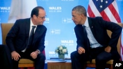 Presiden AS Barack Obama (kanan) saat bertemu Presiden Perancis Francois Hollande di sela KTT NATO di Wales, 5 September 2014. (foto: dok)