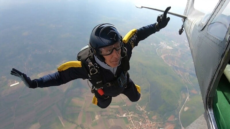 Parachuting Keeps 88-Year-Old Bosnian Man Fit