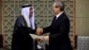 حسن الشِهی، سفیر جدید امارات (چپ) استوارنامه خود را به فیصل المقداد وزیر امور خارجه سوریه تسلیم کرد.