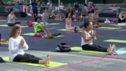 Ամառային արևադարձի յոգան վերադառնում է Նյու Յորքի Թայմս Սքուեր