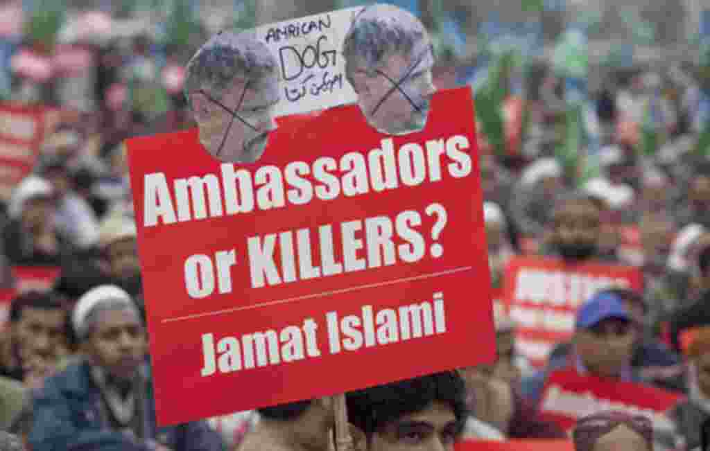 A supporter of religious and political party Jamaat-e-Islami holds a placard during a rally against U.S. national Raymond Davis in Lahore Feb. 25, 2011. A Pakistani court adjourned on Friday the trial of Davis, a CIA contractor charged with killing two Pa