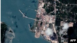 (COMBO) Selebaran dari perusahaan citra komersial AS BlackSky Technology Inc. yang dirilis pada 24 Juli 2023 ini menunjukkan lokasi pangkalan angkatan laut yang sedang dibangun di Ream, Kamboja pada 13 Juli 2023. (Handout / BLACKSKY TECHNOLOGY INC / AFP)
