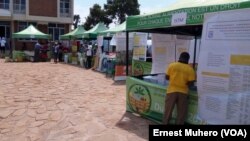 Les acteurs multisectoriels dans la province du Sud-Kivu viennent de s’engager à unir leurs efforts avec le gouvernement provincial dans la lutte contre la malnutrition chronique, le 25 mai 2016 (VOA/Ernest Muhero)