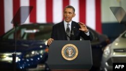 Predsednik Obama tokom posete leboratoriji "Argon"