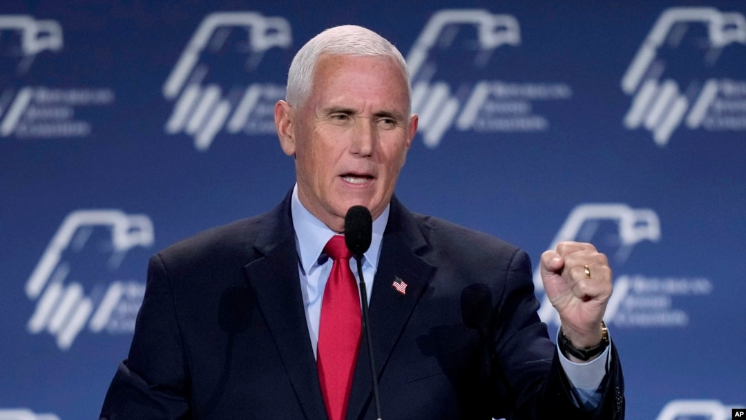 Bivši potpredsednik Majk Pens u Las Vegasu 18. novembra 2022. (Foto: AP/John Locher)