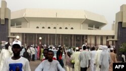 L'Assemblée nationale après une réunion politique, à N'Djamena, au Tchad, le 1er mai 2006.