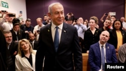 Waziri mkuu wa Israel Benjamin Netanyahu akiwa mahakamani hukoTel Aviv Desemba 10, 2024. Picha na Reuters