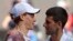 İtalyan tenisçi Jannik Sinner, Avustralya Açık'ın son şampiyonu Novak Djokovic'i yarı finalde eledi.