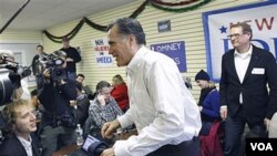 Kandidat Capres Amerika dari Partai Republik, Mitt Romney, mengunjungi pusat kampanyenya di Manchester, New Hampshire (9/1).