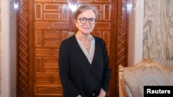 Najla Bouden, la Première ministre nouvellement nommée en Tunisie, pose pour une photo lors de sa rencontre avec le président tunisien Kais Saied, à Tunis, Tunisie, le 29 septembre 2021. (Photo Présidence tunisienne/Reuters)