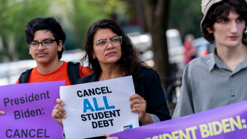 Première plainte visant le plan de Biden d'annulation partielle de la dette étudiante