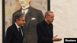 رجب طیب اردوغان، رئیس جمهوری ترکیه، از آنتونی بلینکن، وزیر امور خارجه آمریکا استقبال کرد.