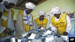 Southern Sudan Referendum Commission staff members prepare the official counting of votes on South Sudanese independence from the north at the Armed Forces Club polling center in El Fasher, north Darfur, 15 Jan 2011.