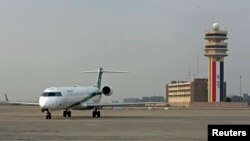 An Iraqi Airways plane lands at Baghdad International airport, Jan. 27, 2015.