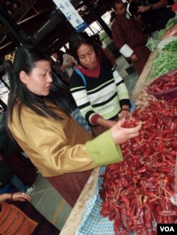 Growing and selling farm produce and making traditional handicrafts was the mainstay of an older generation. (A. Pasricha/VOA)