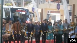 Peluncuran bus berbahan bakar biodiesel di arena KTT APEC di Nusa Dua, Bali. (Foto: Dok)