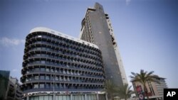 Gedung Lebanese Canadian Bank SAL di Beirut, Lebanon, tempat pencucian uang jutaan dolar dari perdagangan narkoba dan kejahatan lainnya. (Foto: AP)