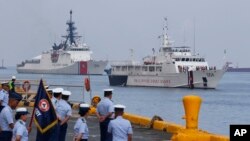 The U.S. Coast Guard National Security Cutter Bertholf (WMSL 750), left, and the Philippine Coast Guard ship BRP Batangas arrive May 15, 2019 in Manila after taking part in a joint exercise off the South China Sea. AP Photo/Bullit Marquez)