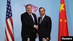 Bộ trưởng Ngoại giao Trung Quốc Vương Nghị trong cuộc gặp song phương với Ngoại trưởng Mỹ Mike Pompeo ở Singapore hôm 3/8.