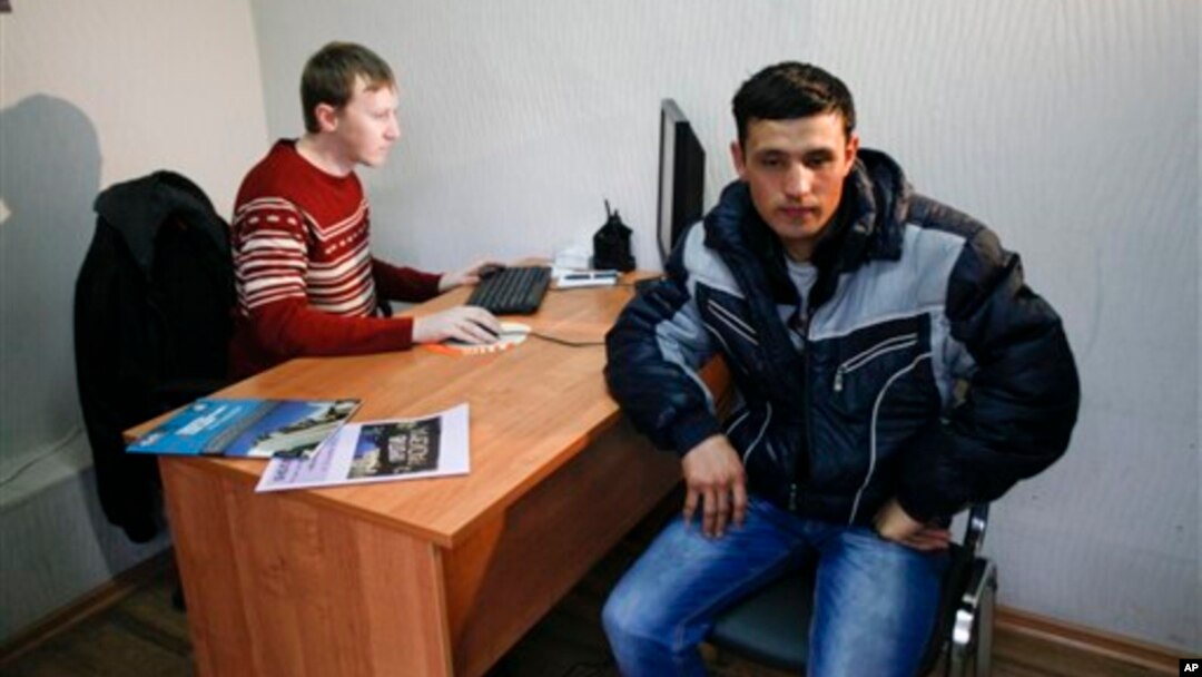 "Malakali kadr o’z yo’lini topib ketishi mumkin, albatta. Sabr-toqatli, diskriminatsiyaga bardosh bera oladigan, rus tilini yaxshi biladigan va o’zini kamsitishga yo’l qo’ymaydigan odamlar yo’lini topib ketadi", - deydi Rano Hamroyeva.
