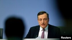 Presiden Bank Sentral Eropa, Mario Draghi berbicara di Frankfurt, Jerman. 