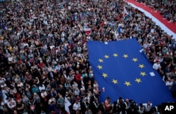 People protest against the conservative government's makeover of the Polish judiciary in Warsaw, Poland July 3, 2018.