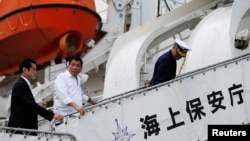 菲律宾总统杜特尔特2016年11月参观日本海保厅舰船（路透社）