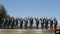 Presiden AS Barack Obama berpose bersama para pemimpin ASEAN di Rancho Mirage, California, Selasa (16/2).