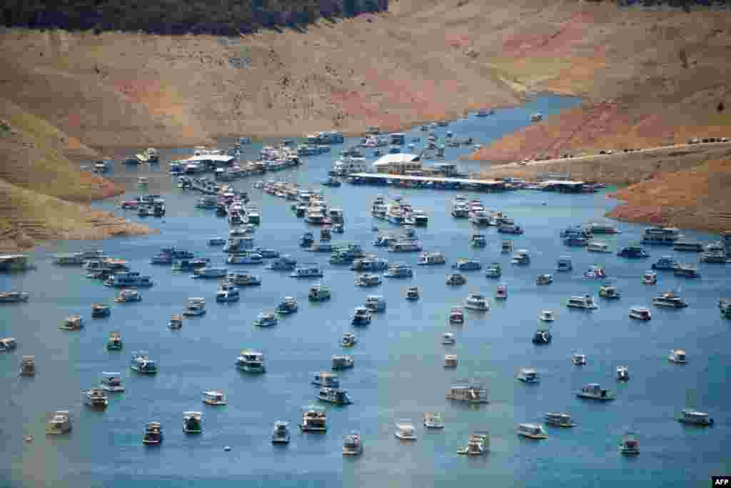 Houseboats are moored on Lake Oroville reservoir during the California drought emergency on in Oroville.