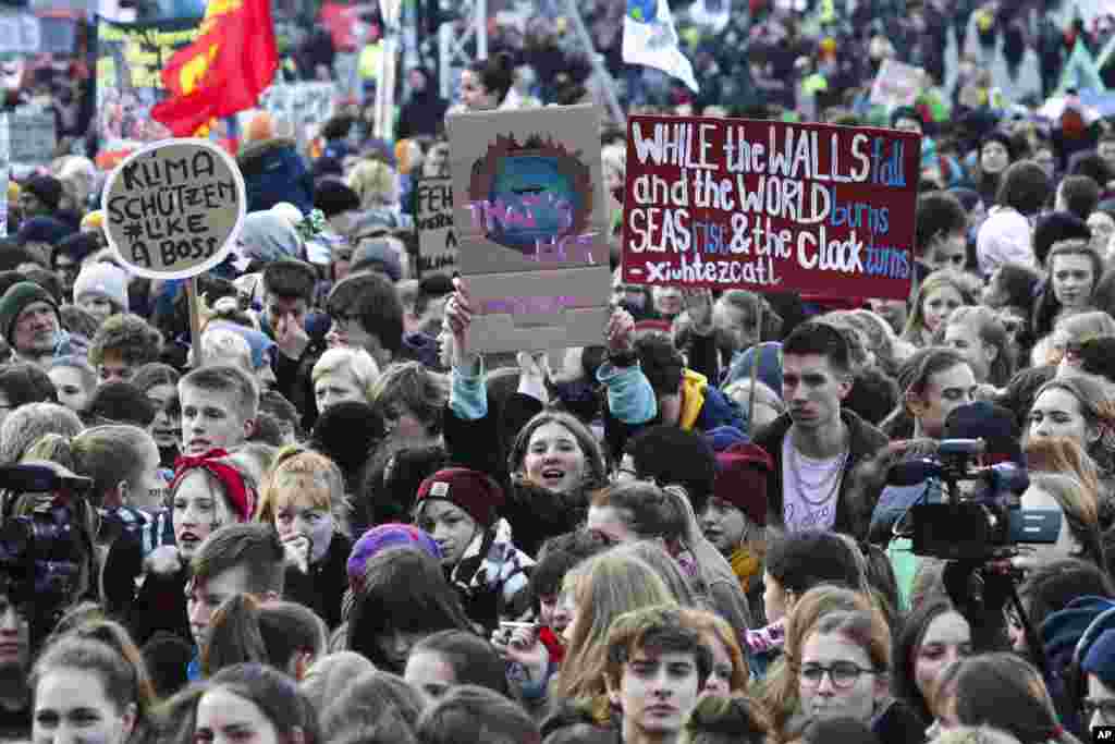 Como en otros países en Europa y el resto del mundo, en Alemania cientos de jóvenes protestaron por el cambio climático.