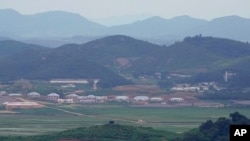 지난달 17일 한국 파주 통일전망대에서 바라본 북한 개풍 마을. (자료사진)