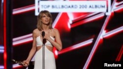 Taylor Swift accepts the award for Top Billboard 200 Album for "1989" at the 2015 Billboard Music Awards in Las Vegas, Nevada, May 17, 2015. 