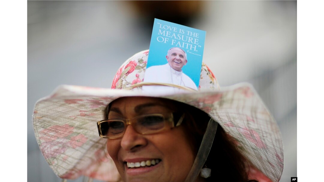 Felicia Hernandez, of Orlando, Fla., walks along the Benjamin Franklin Parkway ahead Pope Francis' visit, Sept. 26, 2015, in Philadelphia.