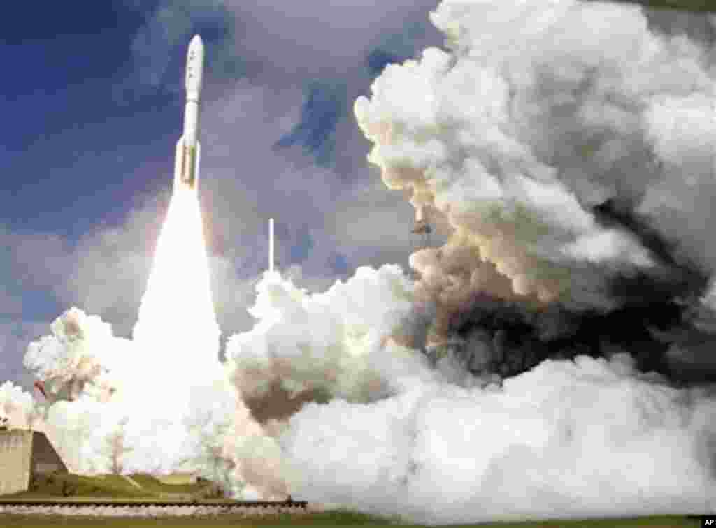 A United Launch Alliance Atlas V rocket carrying NASA's Mars Science Laboratory (MSL) Curiosity rover lifts off from Launch Complex 41at Cape Canaveral Air Force Station in Cape Canaveral, Fla., Saturday, Nov. 26, 2011. The rocket will deliver a science