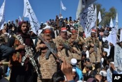 Militantes talibanes celebran el acuerdo de paz con EE.UU. en la provincia de Laghman, en marzo pasado.