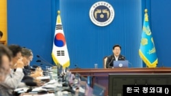 이재명 대통령이 13일 청와대에서 열린 제 43차 대통령 주재 수석보좌관회의에서 발언하고 있다.