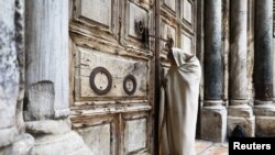 La Iglesia del Santo Sepulcro, en Jerusalén, está cerrada este año para los ritos de la Semana Santa debido a la pandemia de coronavirus.