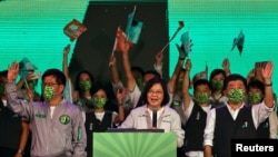 2022年11月12日，台湾总统蔡英文在台北举行的“九合一”县市长选举前的竞选集会上发表讲话。