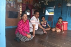 Mich Kimsruon and her family are pictured on a floating house on Tonle Sap Lake, in Kampong Luong, Pursat province, Cambodia, August 9, 2020 (Sun Narin/VOA Khmer)