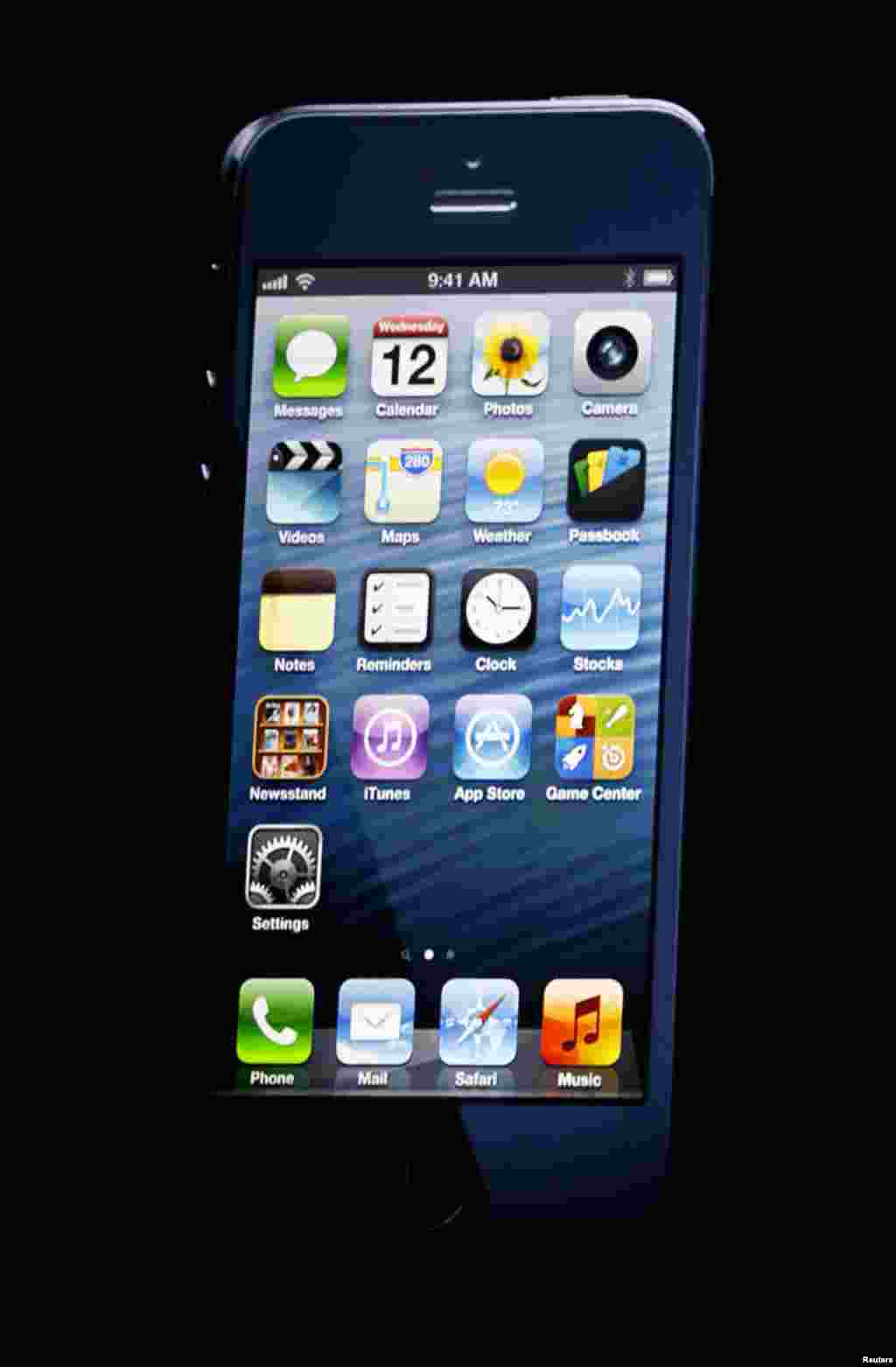 El iPhone 5 pesa 112 gramos, lo que lo hace más liviano que el iPhone 4.