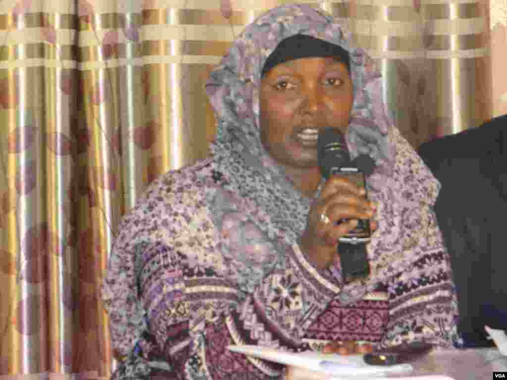 Laanta Af-Soomaaliga ee VOA oo "Kulan Dadweyne" oo looga hadlayo Dhalinyarada iyo Tahriibka ku qabatay magaalda Hargeysa, June 14, 2013.