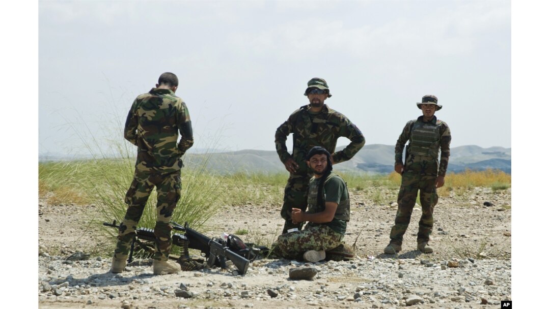 Afg'oniston armiyasi askarlari Nangarhor viloyatida