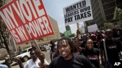 9일 국회의원들 보너스 지급 법안에 반대하는 케냐 나이로비의 시위대.