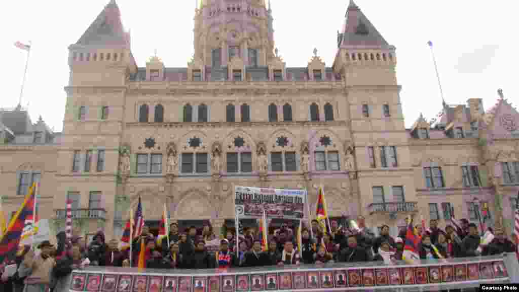 State Capitol, Hartford, Connecticut (Photo: Arlene Avery)