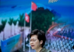 Kepala Eksekutif Hong Kong Carrie Lam berbicara selama konferensi pers di Hong Kong, 13 April 2021. (Foto: AP)