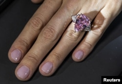 Preview of "Fortune Pink" diamond at Christie's in Geneva