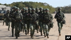 台灣軍隊在台灣北部新竹縣演習。 (2021年1月19日)