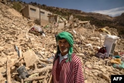 Stanovnik teško pogođenog sela Duzru u proviniciji al-Hauz u planinama Atlas u centralnom dijelu Maroka, 12. septembra 2023.